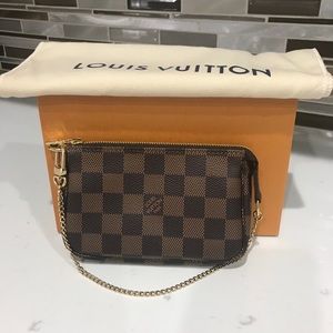 Louis Vuitton mini pochette